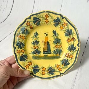 Vintage Henriot Quimper plate petit breton